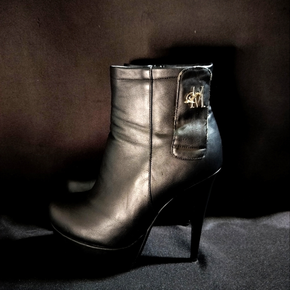 Women's Black Llynda Moore Leather Ankle Heel Boots (Size 8)